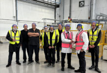 Local MP opens Coveris’ new VSP manufacturing facility Andrew Cooper MP (third from right) and Sujoy Bose, Coveris Winsford Managing Director (second from right) alongside Coveris Winsford employees for the conversion hall opening.