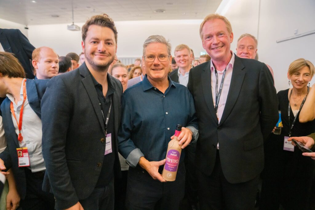 Sir Keir Stamer with Frugal Bottle and Frugalpac CEO Malcolm Waugh (right)