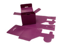 Protective plastic packaging with closed edges