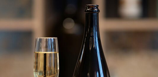 ‘First British-made sparkling wine bottle’ set for launch Sparkling wine bottle