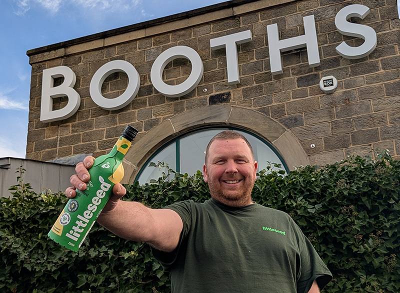 Oil packaged in paper bottle