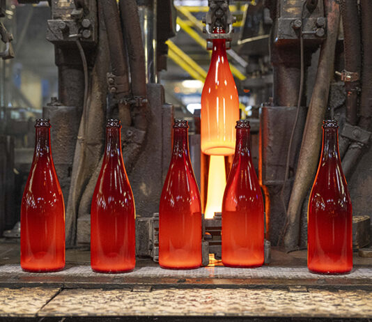 ‘First’ British-made sparkling wine bottle launched Sparkling wine bottle on production line